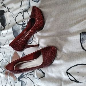 Red pumps